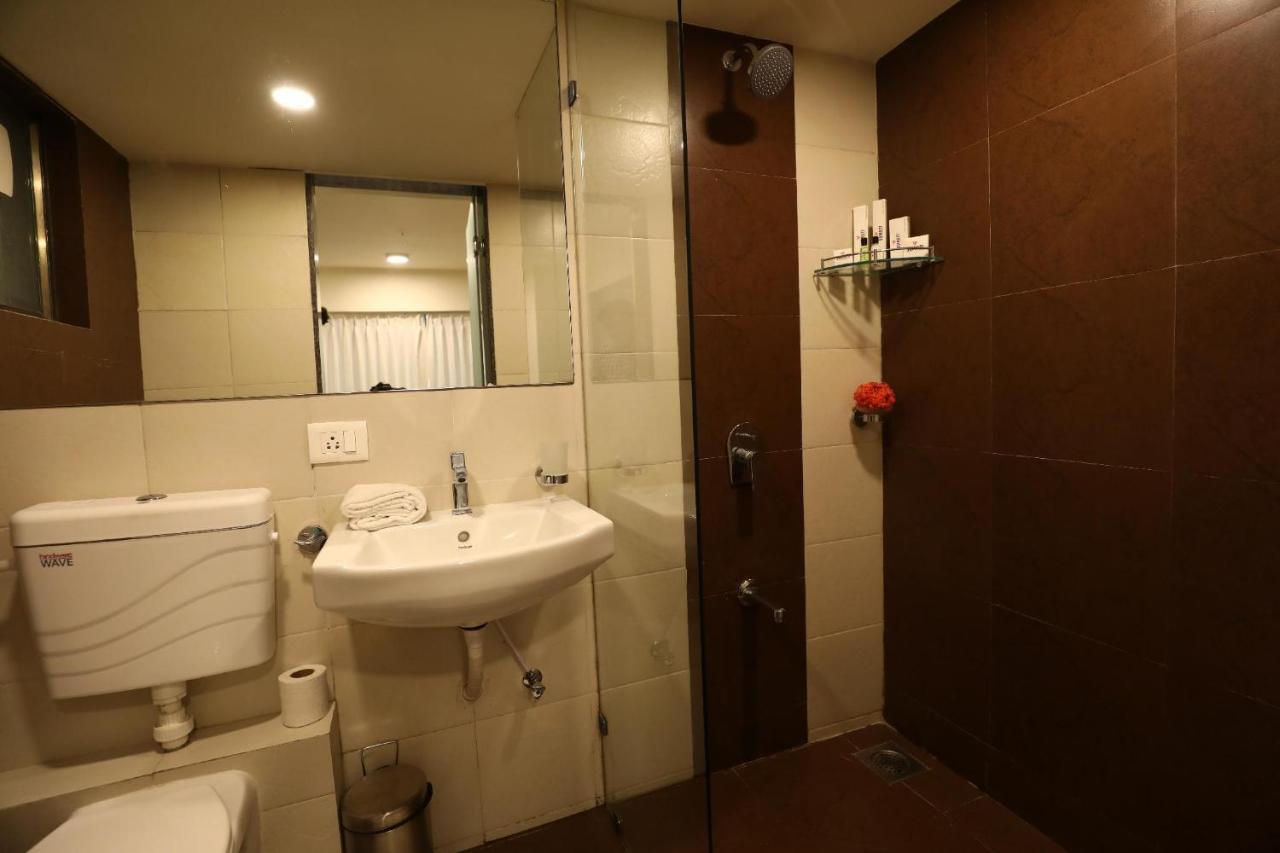 Honest Homes At Rajhans Belliza, Appartment Units Surat Esterno foto