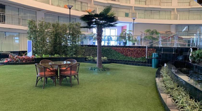 Honest Homes At Rajhans Belliza, Appartment Units Surat Esterno foto